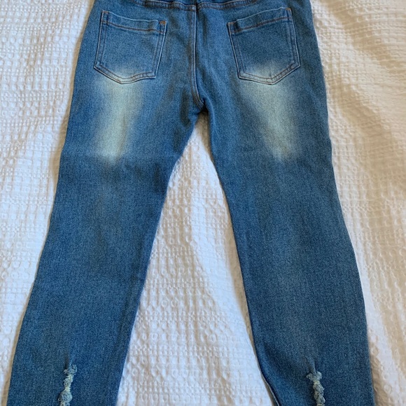 Girls distressed heart jeans - Picture 2 of 3